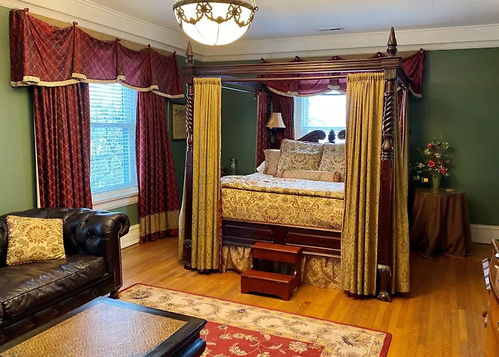 Inn At 835 Boutique Hotel