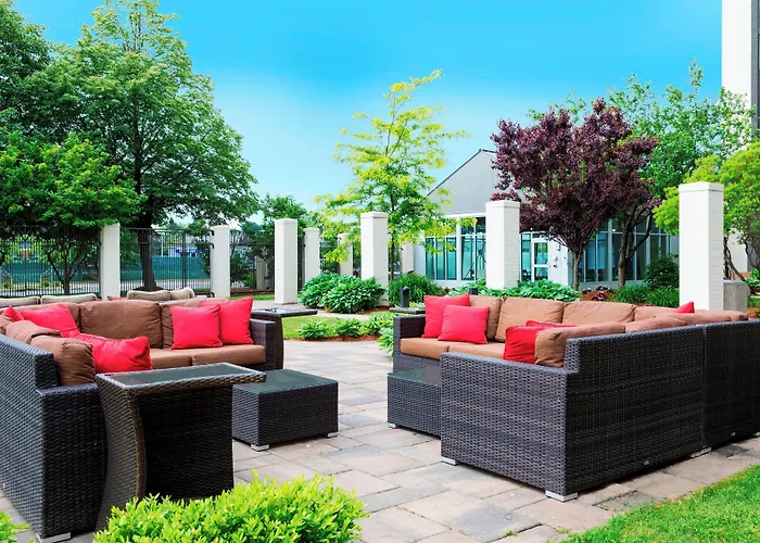 Courtyard By Marriott Boston Logan Airport