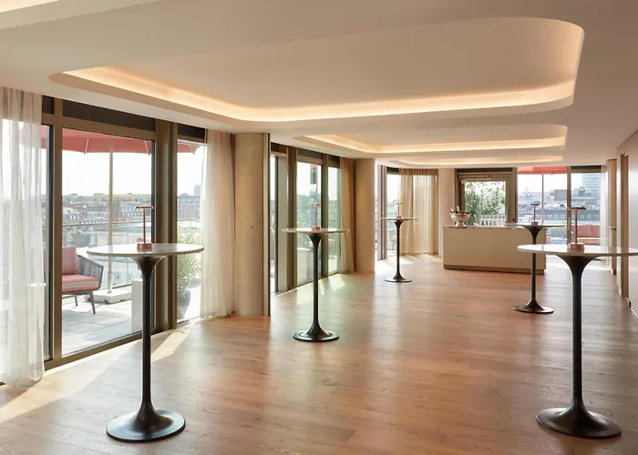  Botree London, Curio Collection By Hilton