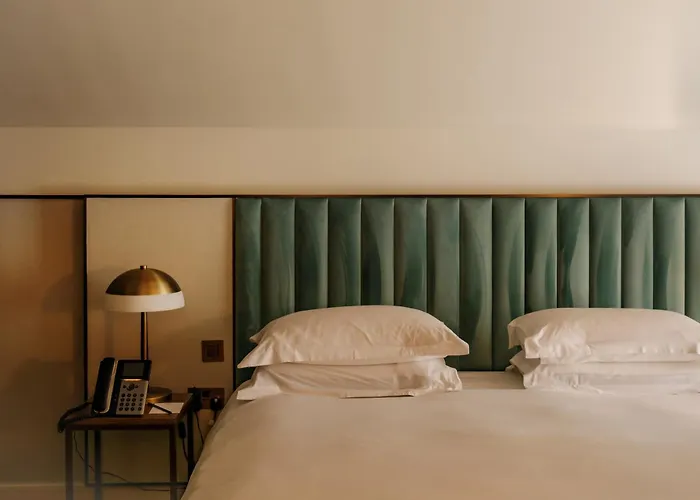 Lodge - Putney