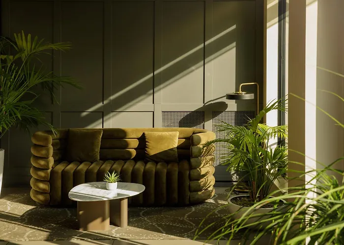 Lodge - Putney