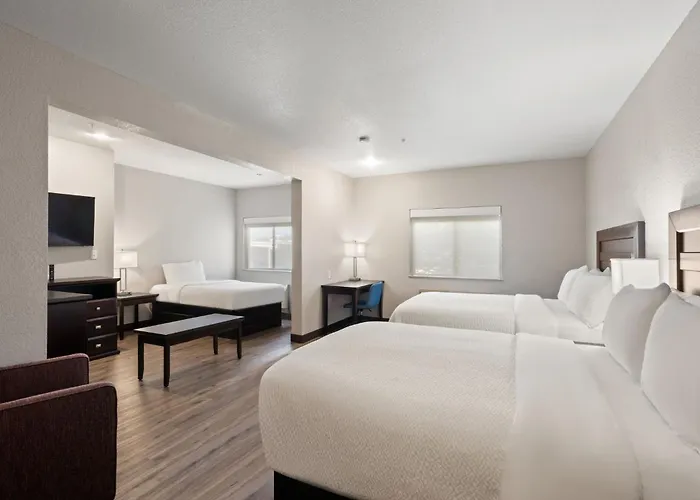 Grander Inn & Suites By Ihg