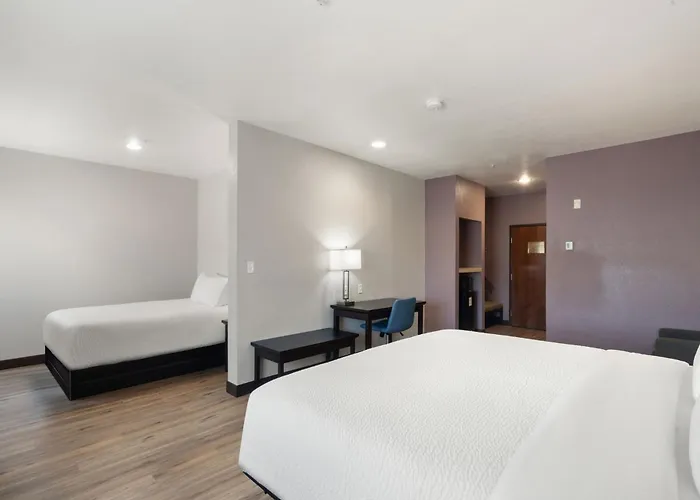 Grander Inn & Suites By Ihg