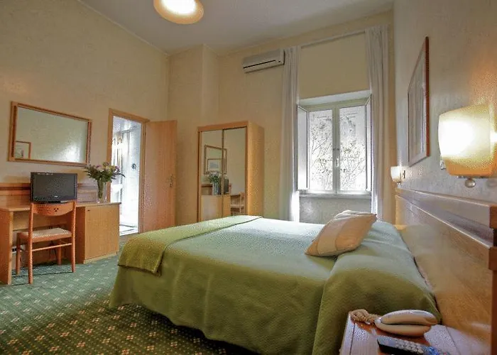 Hotel Embassy