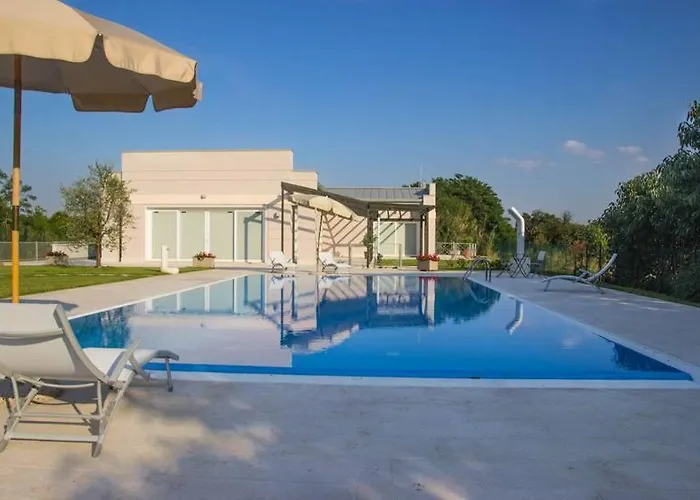 Villa con piscina: Agriturismo Dell'Orto Apartments