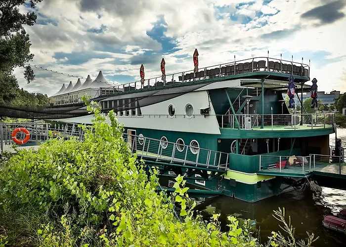 Rohan Boat ue