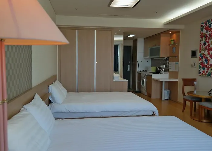 Guest house: Crown House
