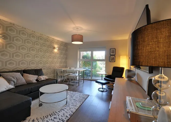 The Garden Apartment, Near Airport & City