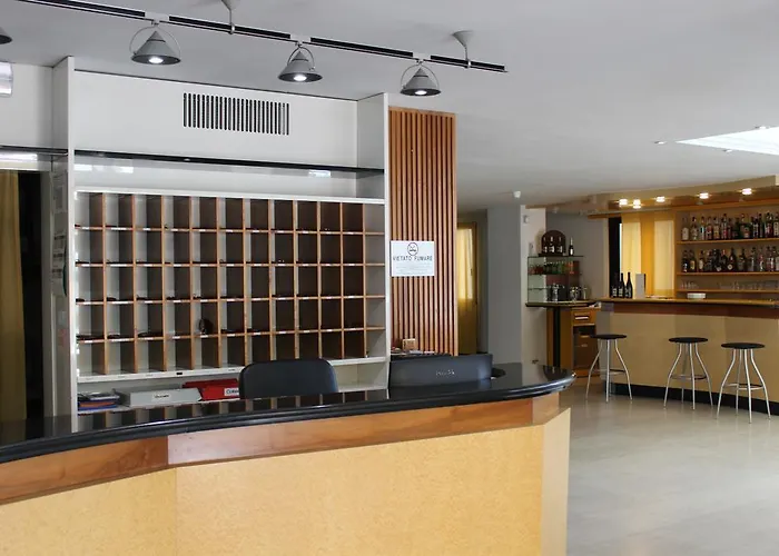 Hotel con piscina: Hotel Grand Meeting