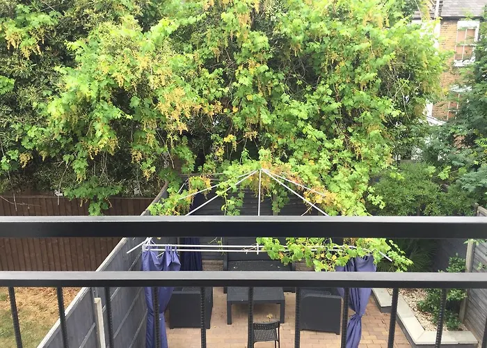 Guest house: Devon House