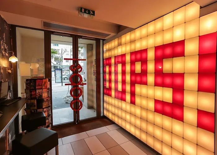 Hotel: Oops! Latin Quarter By Hiphophostels