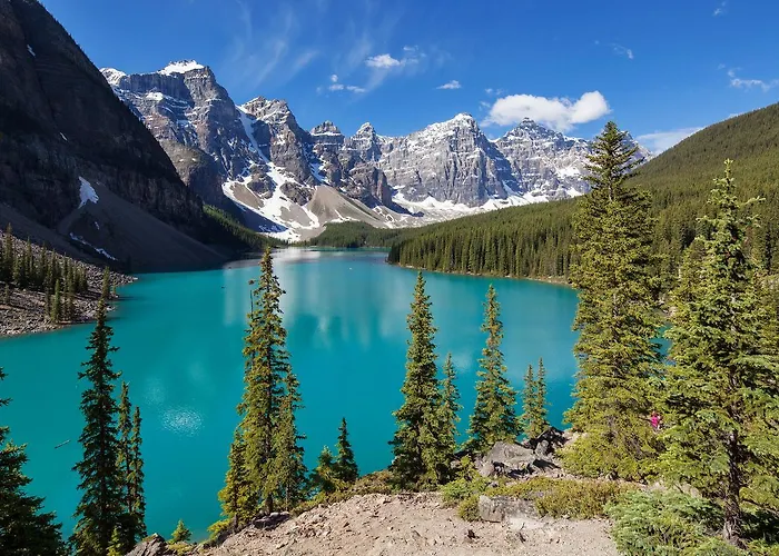 Chalet: Moraine Lake Lodge