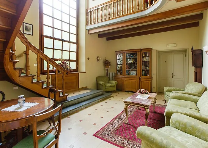 Hotel with Tennis: Hotel Villa Le Rondini