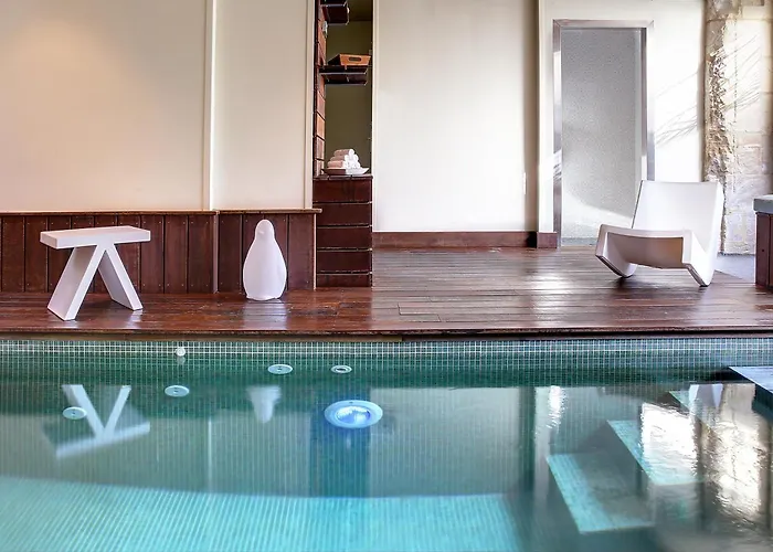 Logis Restaurant Le Dauphin Et Le Spa Du Prieure