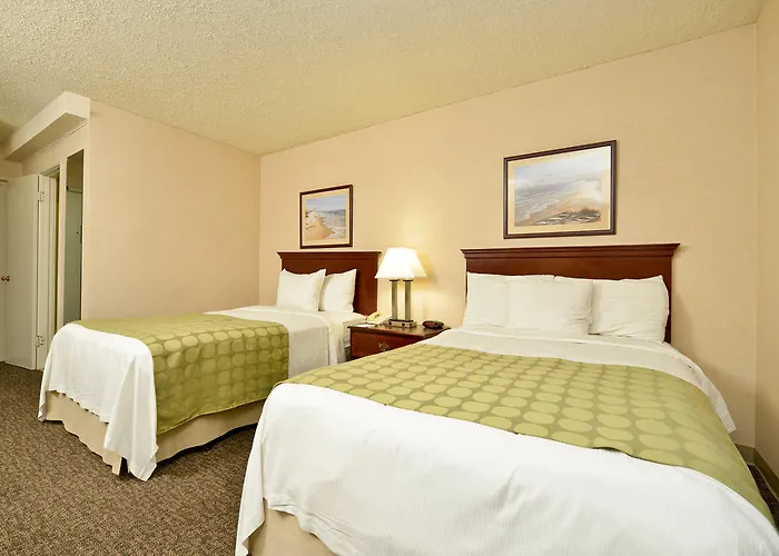 Ramada By Wyndham Waukegan/Great Lakes