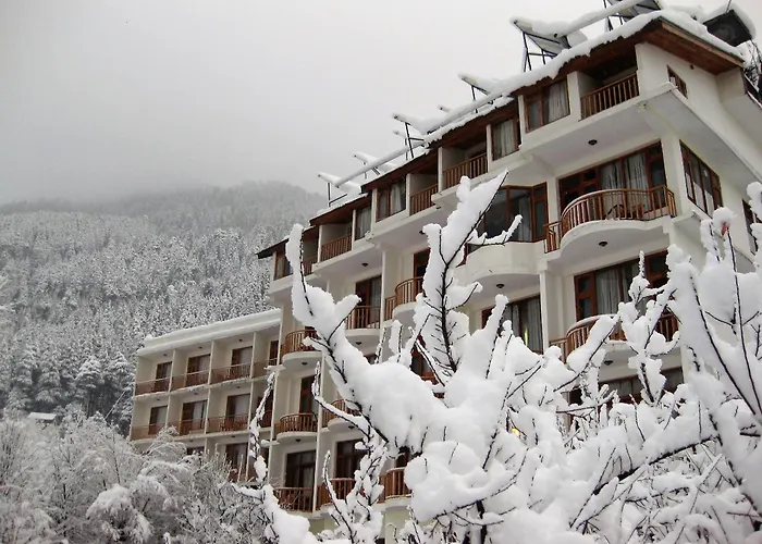 Family Hotel: Sarthak Resorts-Reside In Nature With Best View, 9 Kms From Mall Road Manali