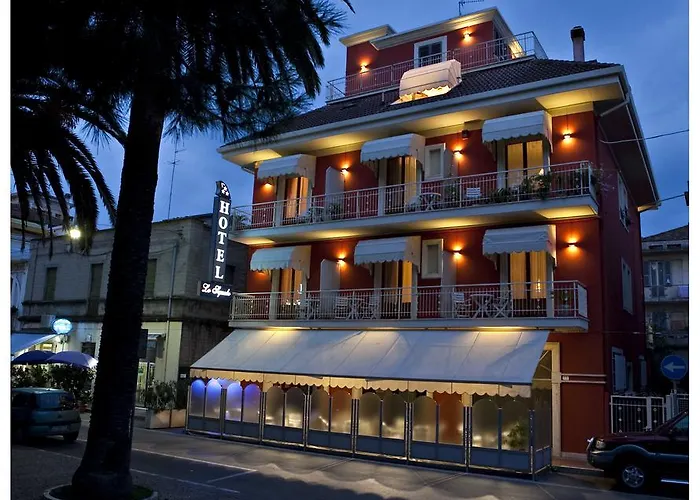 Hotel sulla spiaggia: Hotel lo Squalo