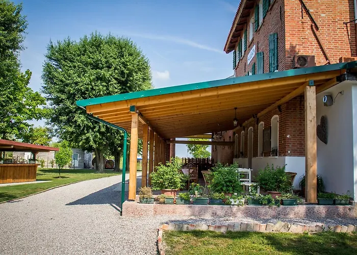 Villa con piscina: Agriturismo Ca' Alleata