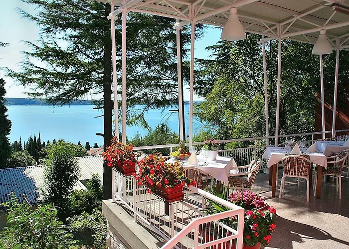 Maestral Residence