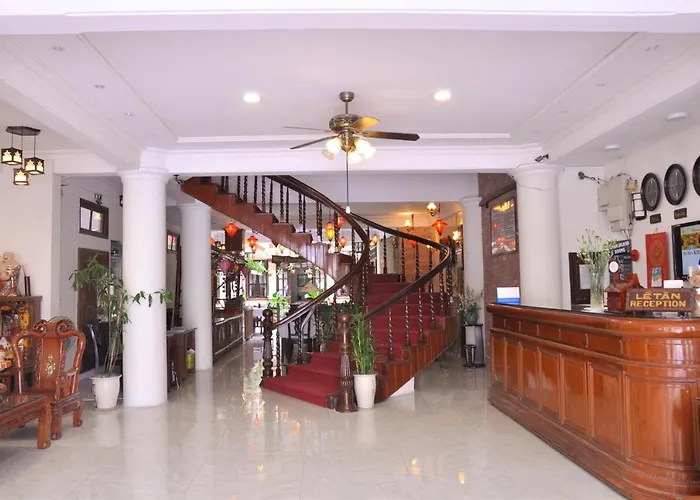 Hotel with pool: Nhi Nhi Hotel
