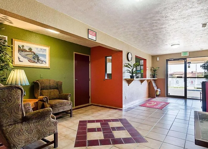 Cheap hotel: Econo Lodge Ottawa