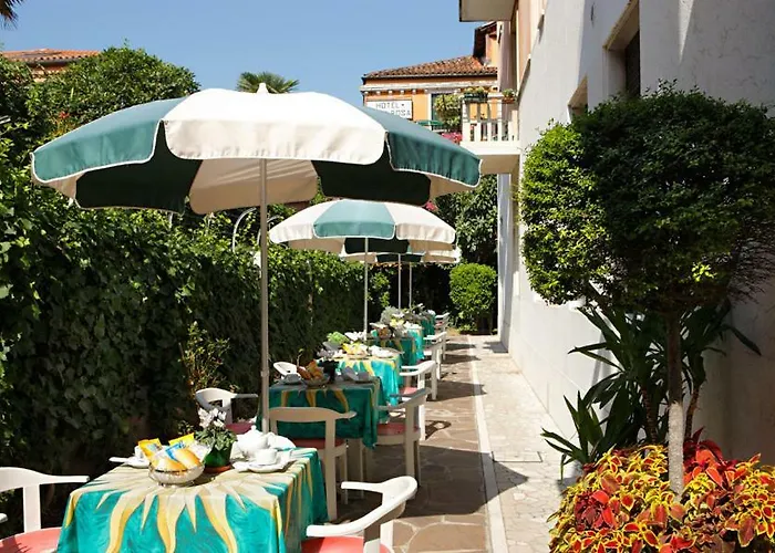 Cheap hotel: Hotel Santa Lucia