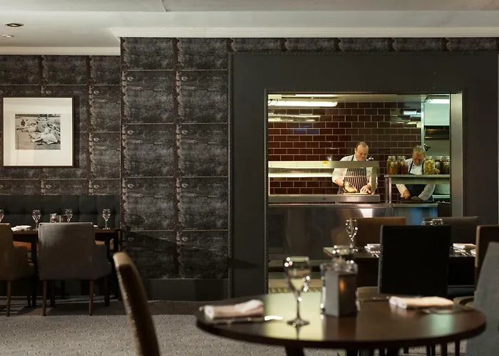 Airport Hotel: Glasgow West Hotel By Compass Hospitality