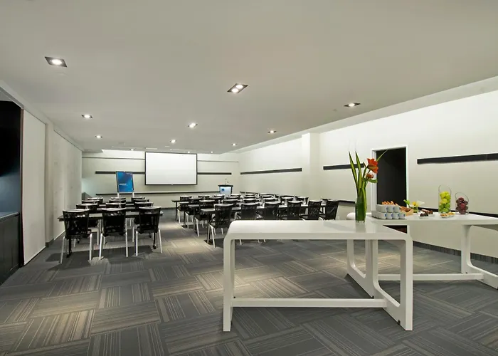  Novotel Montreal Center