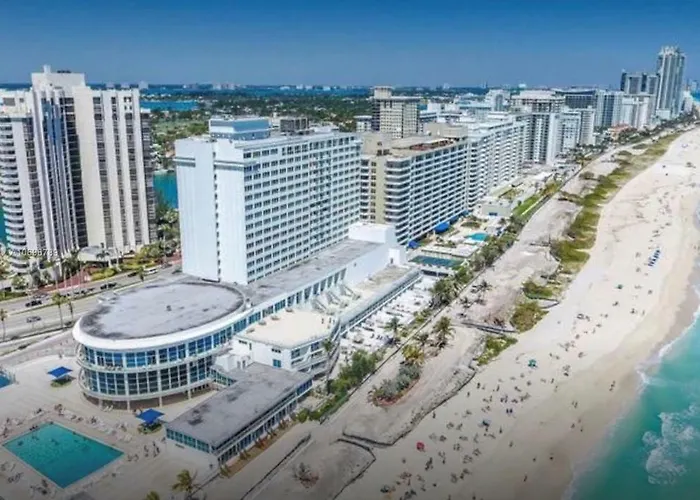 Castle Beach Club s
