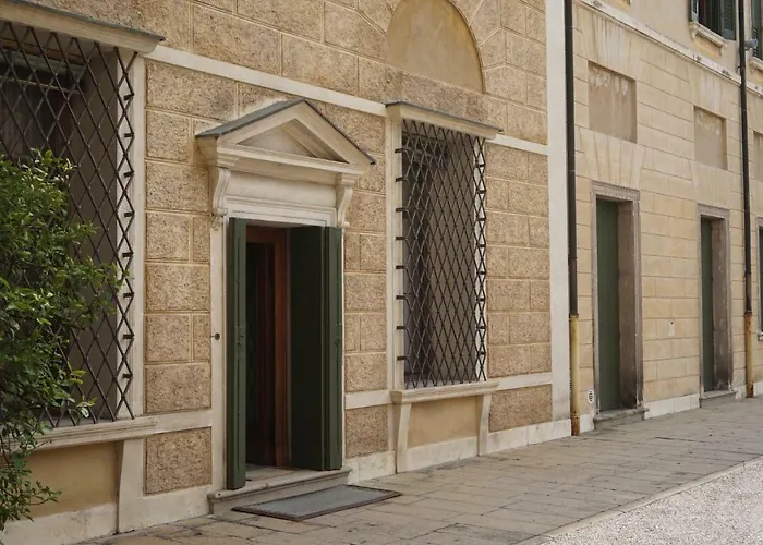 Hotel Ping Pong: Palazzo Mantua Benavides Suites & Apartments