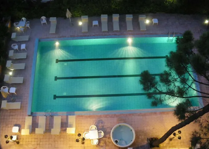 Hotel Con Piscina Ascot