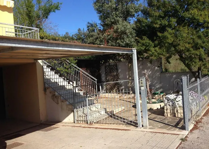 Villetta con giardino e parcheggio coperto