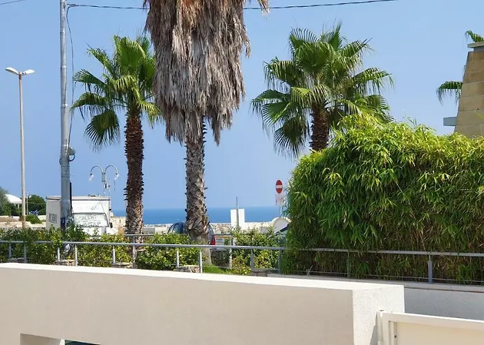 Torre dell'Orso centro - villino vista mare con ampio giardino