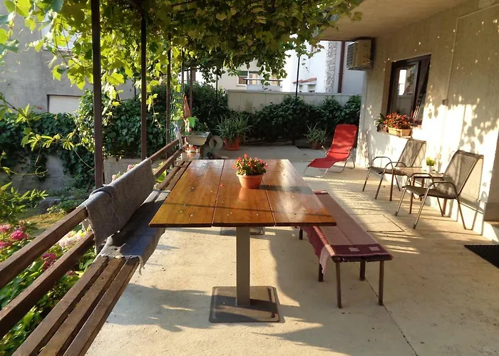 Nena'S Place