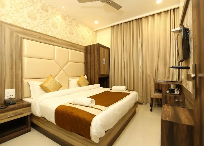 Hotel with view: Hotel Malhotra Inn 50 Meter From Golden Temple