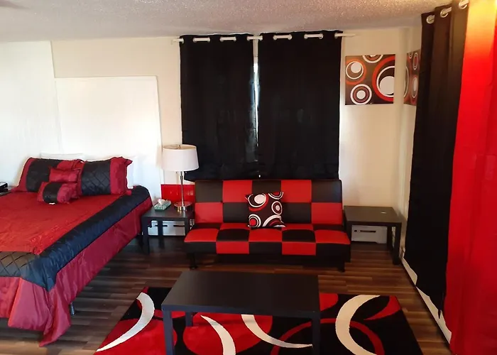 Motel: Town Line Inn