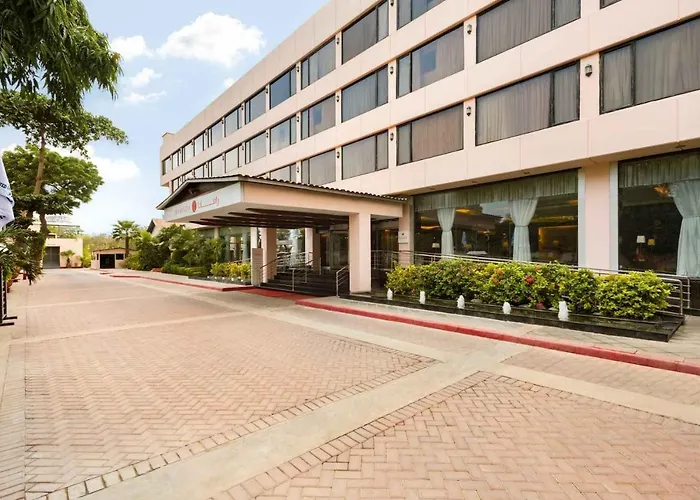 Luxury hotel only: Ramada Plaza By Wyndham Karachi Airport Hotel