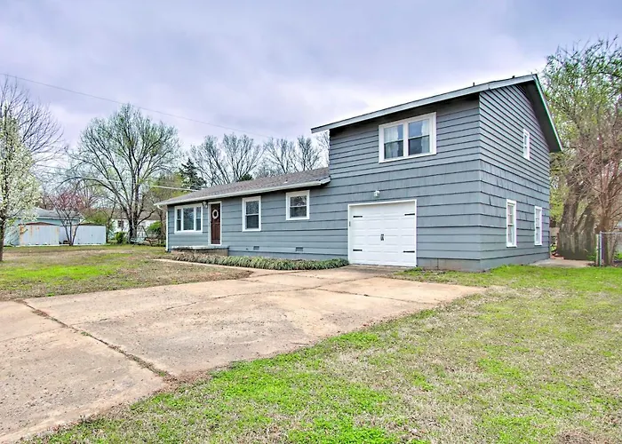 Beautiful Bartlesville Family Home With Game Room!